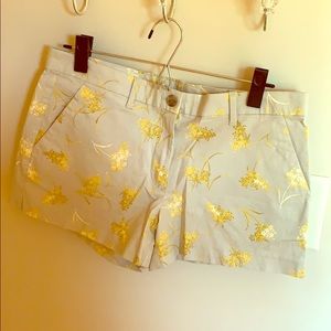 Gap khaki patterned shorts